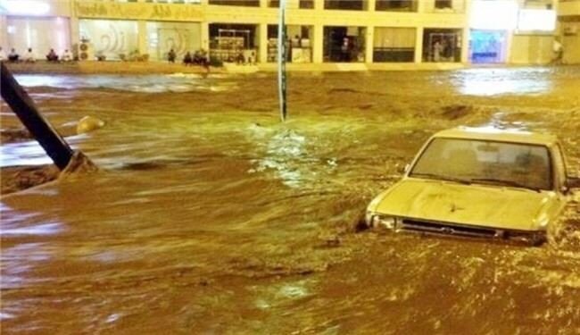 ببینید | سیلاب در بلغارستان، چند خودرو را با خود برد ببینید | سیلاب در بلغارستان، چند خودرو را با خود برد