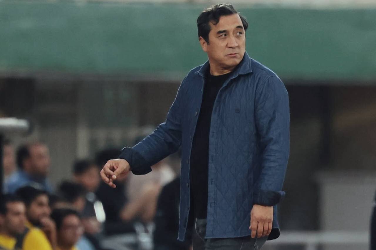 عذرخواهی خداداد عزیزی پس از صحبتهای جنجالی در تلویزیون عذرخواهی خداداد عزیزی پس از صحبتهای جنجالی در تلویزیون