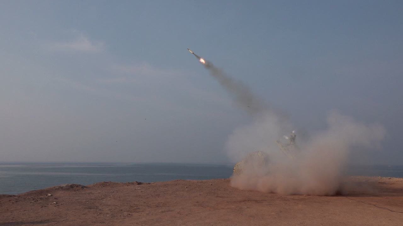 تصاویری از آتش آفند و پدافند نیروی دریایی سپاه در آبهای خلیج فارس/ رصد ناو آمریکایی توسط نیروی دریایی سپاه/ مانور در چه مناطقی اجرا شد؟ تصاویری از آتش آفند و پدافند نیروی دریایی سپاه در آبهای خلیج فارس/ رصد ناو آمریکایی توسط نیروی دریایی سپاه/ مانور در چه مناطقی اجرا شد؟