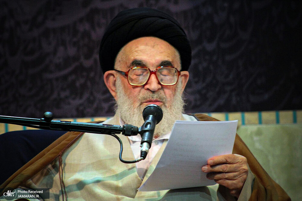 حضور یک چهره منتقد در کنار نماینده رهبری در راهپیمایی ۲۲ بهمن + عکس حضور یک چهره منتقد در کنار نماینده رهبری در راهپیمایی ۲۲ بهمن + عکس